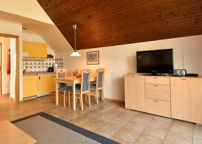 Appartement Am Waldrand - Fuer 4 Personen Mit Balkon - Deck Neustadt in Holstein